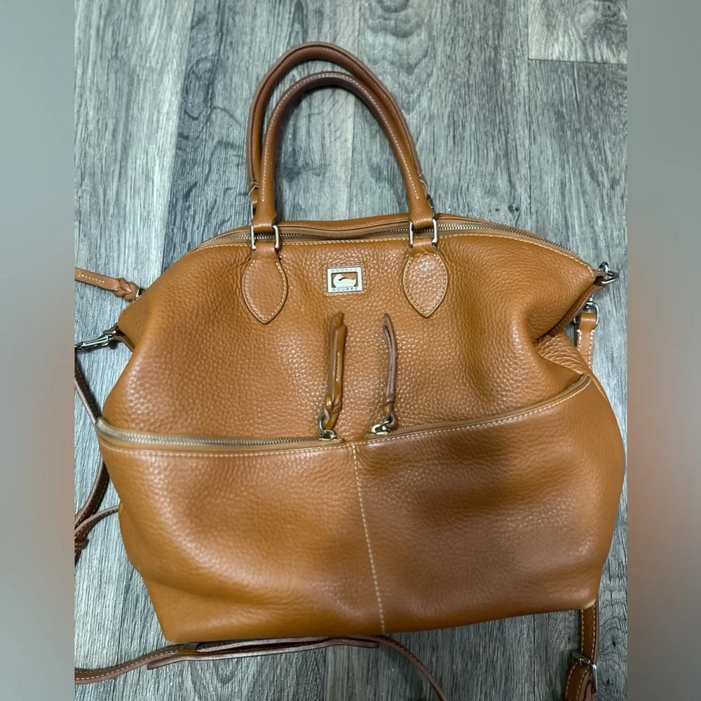 Dooney & Bourke classic dooney